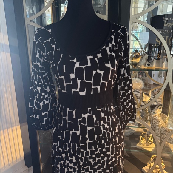 White House Black Market Knot Dress - Picture 2 of 7